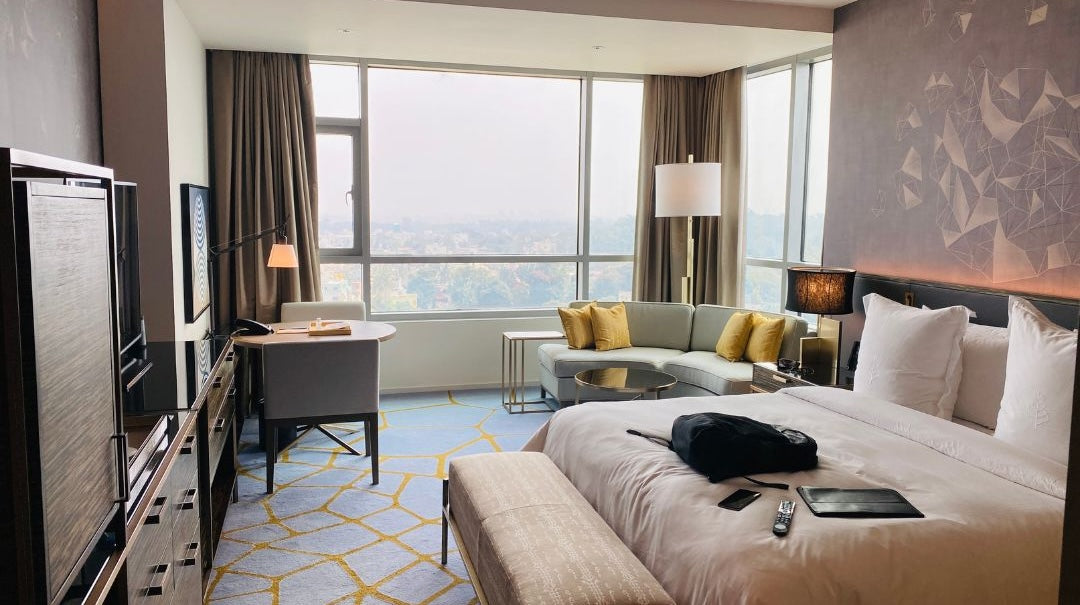 Visiting Singapore for F1? Discreet Hotel Toy Play & Delivery Tips.