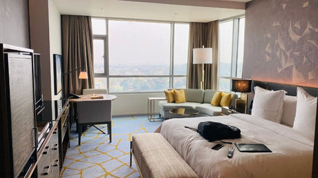 Visiting Singapore for F1? Discreet Hotel Toy Play & Delivery Tips.