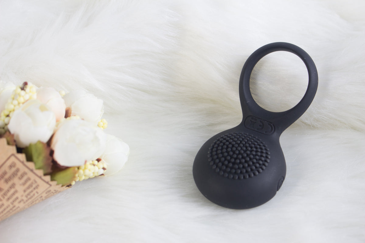 Svakom - Tyler Rechargeable Vibrating Cock Ring
